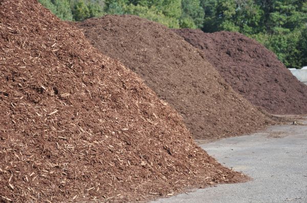 Brown Mulch Delivery in Novato